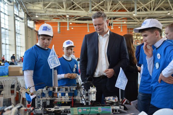 Почта России наградила школьников, создавших лучших почтовых роботов