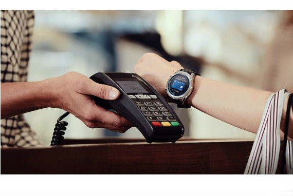 Альфа-Банк и Mastercard предложили своим клиентам оплату покупок через Garmin Pay