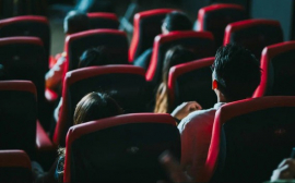 В кинотеатрах России нелегально показывают «Бэтмена». К чему это может привести?